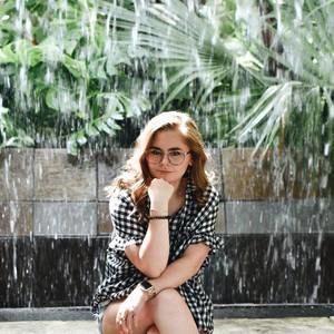 Meet your Posher, Izzy